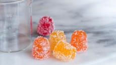 Ηράκλειο: Συνελήφθη 29χρονη που φέρεται να τάισε τα παιδιά της σκευάσματα με κάνναβη