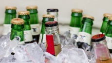 Πώς να παγώσουμε τη μπίρα σε ελάχιστα λεπτά