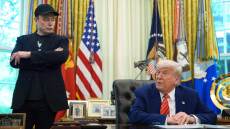 Έπεσε 8% η μετοχή της Tesla στη Wall Street - «Θέλω οι επιχειρήσεις του Έλον να ακμάσουν», δήλωσε ο Τραμπ 