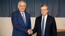 Συνάντηση Θεοδωρικάκου - Ντράγκι στο περιθώριο του συνεδρίου Economist