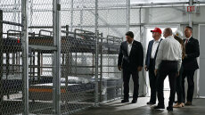 Δικαστήριο στη Φλόριντα διατάσσει την κυβέρνηση Τραμπ να αρχίσει διάλυση του «Αλκατράζ με αλιγάτορες»