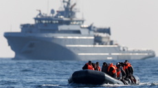 «Υστερικές οι αντιδράσεις των δεξιών πολιτικών με τους μετανάστες μας»: Διαμαρτύρεται ο Αλβανός πρέσβης στη Βρετανία
