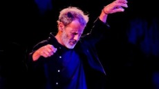 Σταύρος Ξαρχάκος: Παρουσίασε το άλμπουμ με τη ζωντανή ηχογράφηση του «Ρεμπέτικου»