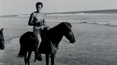 Αλέν Ντελόν, η τραγωδία πίσω από το τέλος ενός θρύλου – Η «μάχη» των παιδιών του για την κληρονομιά και η Γιαπωνέζα σύντροφος