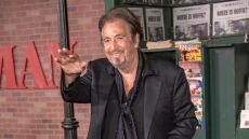 Αλ Πατσίνο: Για δείπνο στη Ρώμη με νεαρή δημοσιογράφο - Το φιλί που απαθανάτισαν οι παπαράτσι