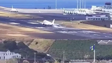 Βίντεο: Προσγείωση τρόμου στη Μαδέρα - Αεροπλάνο τραντάζεται από τους ισχυρούς ανέμους