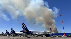 Κανονικά οι πτήσεις στο Ελευθέριος Βενιζέλος: Οι καπνοί από τη φωτιά στη Ραφήνα έφτασαν στο αεροδρόμιο - Δείτε βίντεο