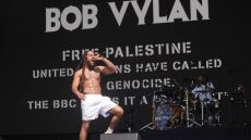  Bob Vylan: Στην Αθήνα απόψε το συγκρότημα που προκάλεσε διπλωματικό επεισόδιο με συνθήματα εναντίον του Ισραήλ