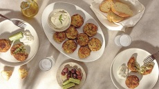 Οι αρωματικοί κολοκυθοκεφτέδες του Μάκη Γεωργιάδη