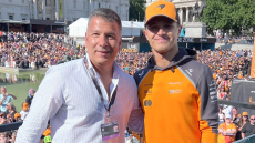 Λάντο Νόρις στο protothema.gr: Λατρεύω την Ελλάδα και το ελληνικό φαγητό – Ξετρελάθηκα με την Κεφαλονιά