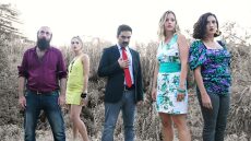 «170 τετραγωνικά»: Η θεατρική παράσταση - φαινόμενο του Γιωργή Τσουρή στο Θέατρο Πέτρας