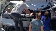 Μετωπική σύγκρουση φορτηγών στη Βοιωτία - Κόσμος προσπαθούσε να απεγκλωβίσει τον οδηγό μέσα από τη διαλυμένη καμπίνα, δείτε βίντεο