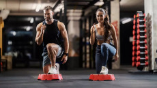 Το απρόσμενο αξεσουάρ που δεν πρέπει να φοράμε στο γυμναστήριο, σύμφωνα με τους ειδικούς