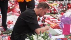 «Λύγισε» ο Χέντερσον: Άφησε λουλούδια έξω από το Άνφιλντ στη μνήμη του Ζότα - Βίντεο 