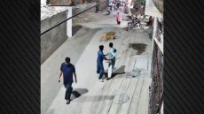 Λιοντάρι επιτέθηκε σε γυναίκα και τα δύο παιδιά της στη Λαχώρη - Τρεις συλλήψεις