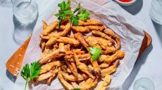 Πανέ τηγανητές μελιτζάνες, μαριναρισμένες σε γρήγορη άλμη