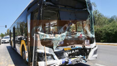 Συγκρούστηκαν δύο λεωφορεία στη Λεωφόρο Καραμανλή στη Βούλα - Τουλάχιστον 47 τραυματίες, ανάμεσά τους 12 ανήλικοι