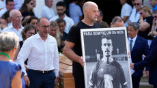 Ντιόγκο Ζότα: Αναταραχή στην κηδεία του - Πλήθος κατέκλυσε το μνήμα του και έβγαζε φωτογραφίες- Κλήθηκε η αστυνομία 