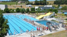 Ελβετικός δήμος απαγόρευσε την είσοδο αλλοδαπών στις δημόσιες πισίνες λόγω βίαιης συμπεριφοράς 