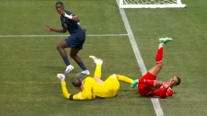 Παγκόσμιο Κύπελλο Συλλόγων: Ο Ντοναρούμα άθελά του «διέλυσε» το πόδι του Μουσιάλα -  Έβαλε τα κλάματα ο Ιταλός - Βίντεο 