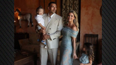 Κώστας Σλούκας - Μαρία Δαρσινού: Βάφτισαν τον γιο τους - Δείτε βίντεο και φωτογραφίες