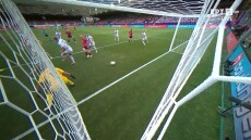 EURO 2025 γυναικών: Απίστευτο αυτογκόλ με... ζεϊμπεκιά από παίκτρια της Φινλανδίας - Βίντεο 