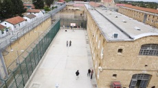 Νέες διαστάσεις στο σκάνδαλο με τον βαρυποινίτη και την «κοσμική» κυρία στην Κύπρο: Δεσμίδες με μετρητά, θυρίδες και πανάκριβοι πίνακες