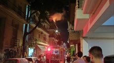 Φωτιά σε διαμέρισμα στον Λυκαβηττό: Στο νοσοκομείο μεταφέρθηκε ένας άνδρας - Δείτε βίντεο 