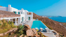 Μύκονος: Πωλείται ξανά επιπλωμένη η «βίλα Λυμπέρη» για €25 εκατ.