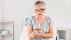 Τα πασίγνωστα τρόφιμα που «επιταχύνουν» τη νόσο Πάρκινσον
