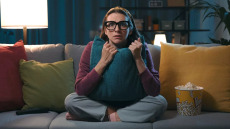 Παρακολουθείτε βίντεο «στο γρήγορο»; Δείτε τι προκαλεί το «ψηφιακό ράλι» στον εγκέφαλο