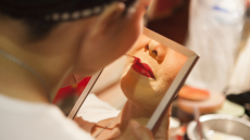 Σάλος στην Κίνα με τον «Κόκκινο Θείο»: Μεταμφιεζόταν σε γυναίκα και κατέγραφε κρυφά τις συνευρέσεις του με πάνω από 1.000 άνδρες