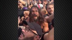 Ο Τζέισον Μομόα «εισέβαλε» στο κοινό στην αποχαιρετιστήρια συναυλία των Black Sabbath - Δείτε βίντεο