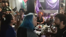 Έντονος καβγάς μεταξύ τρανς ακτιβιστριών και μελών της ομάδας Μωβ στο Αντιρατσιστικό - «Μας λένε άντρες με φουστάνια» (βίντεο)