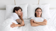 Ύπνος: Είναι τα χωριστά κρεβάτια το μυστικό μιας ευτυχισμένης σχέσης; Η ειδικός εξηγεί