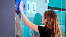 Θερινές εκπτώσεις 2025: Ξεκινούν τη Δευτέρα 14 Ιουλίου – Συμβουλές από τον Εμπορικό Σύλλογο Αθηνών
