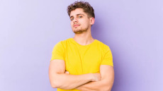 Ζηλιάρηδες και ανταγωνιστικοί όσοι δεν νιώθουν άνετα με το ύψος τους – Έρευνα αποκαλύπτει