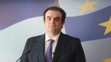 Πιερρακάκης κατά ΠΑΣΟΚ: Μονότονη παράσταση και μύθοι για το ιδιωτικό χρέος - Απαντά με «πέντε αλήθειες»