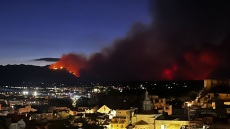 Ισπανία: Περίπου 32.000 στρέμματα δάσους έχουν καεί από τις πυρκαγιές που μαίνονται για τρίτη μέρα