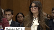 Με τον γιο, τον αδερφό της και τον εγγονό του Τραμπ στο πλευρό της η Γκιλφόιλ στην ακρόαση για την πρεσβεία στην Ελλάδα