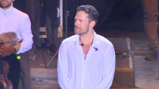 Η στιγμή που ο Κωνσταντίνος Αργυρός συγκινείται σε συναυλία του στην Κωνσταντινούπολη - Το κοινό τον χειροκροτούσε όρθιο