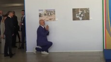 Ο Ράμα... γονάτισε ξανά μπροστά στη Μελόνι - Δείτε βίντεο