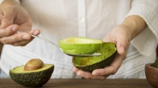 Πώς να ωριμάσει το άγουρο αβοκάντο σε μόλις μία μέρα