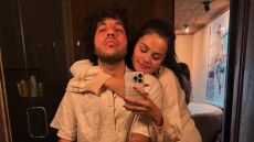 Ο Μπένι Μπλάνκο εξήγησε πως θέλει έναν «χαλαρό» γάμο με τη Σελένα Γκόμεζ: «Το καλοκαίρι θα το οργανώσουμε»