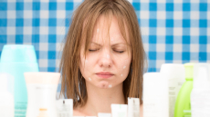 Προειδοποίηση για τα καλλυντικά dupes: Μπορεί να είναι επικίνδυνα για την υγεία και να περιέχουν ακόμη και περιττώματα