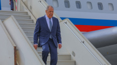 
 Ο Ρώσος υπουργός Εξωτερικών Λαβρόφ έφτασε στη Βόρεια Κορέα για επίσημη επίσκεψη
