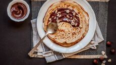 Φτιάχνουμε κρέπες: τα μυστικά για να μη σβολιάσει η ζύμη