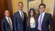 Το παρασκήνιο της ακρόασης της Κίμπερλι Γκιλφόιλ στη Γερουσία - Οι φωτογραφίες με Τσούνη, Κατσιματίδη και τον εγγονό του Τραμπ, πριν έρθει στην Ελλάδα
