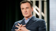 Η τραγική οικογενειακή ιστορία του Τζούλιαν ΜακΜάχον: H δύσκολη παιδική ηλικία, οι εντάσεις και οι δικαστικές διαμάχες