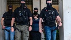 Ειρήνη Μουρτζούκου: «Αναλαμβάνει την ευθύνη που της αναλογεί» είπε ο δικηγόρος της – Οδηγείται στις φυλακές Κορυδαλλού